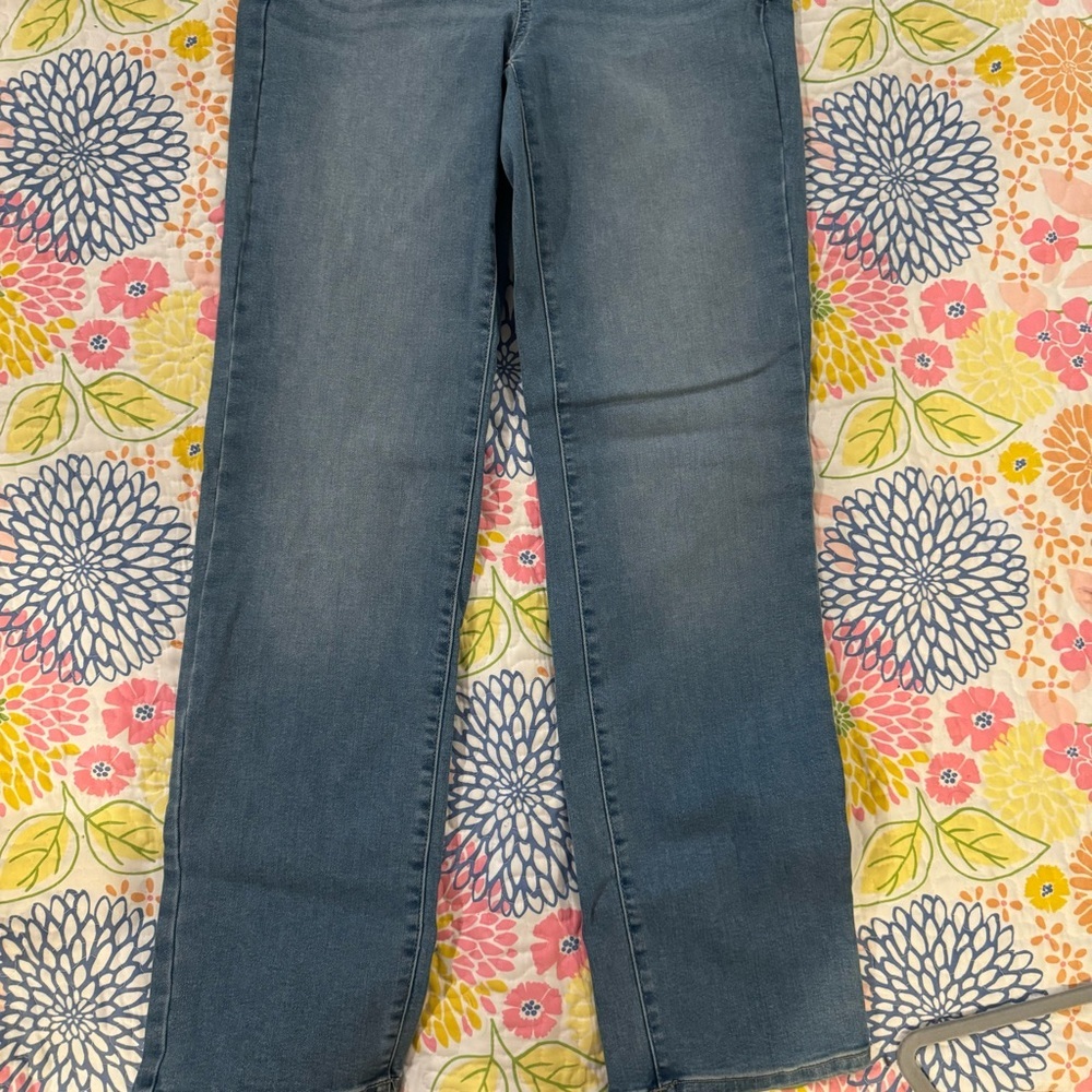NWT size 6 Nine West slim straight jeans - Picture 3 of 4